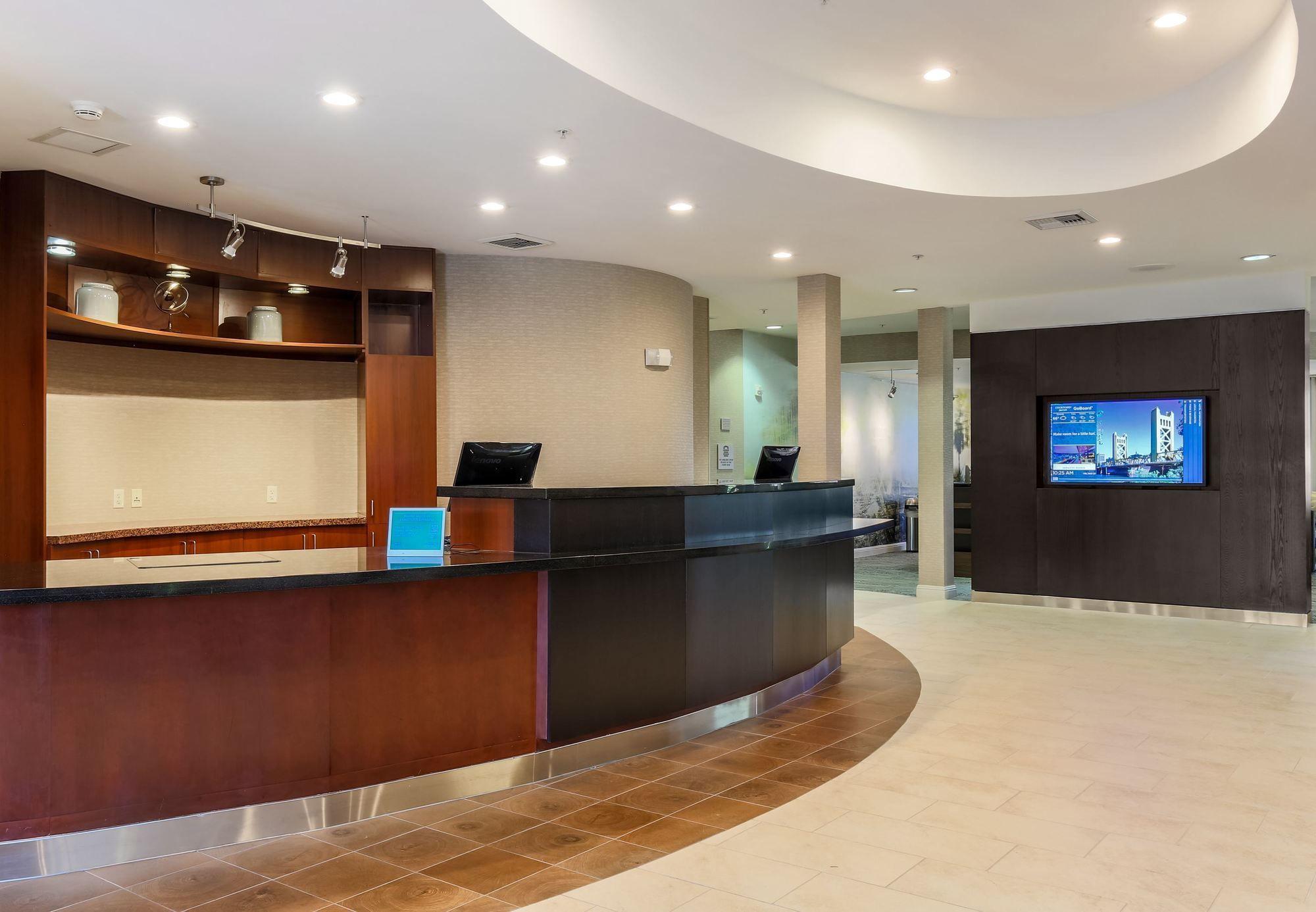 Courtyard By Marriott Roseville Galleria Mall/Creekside Ridge Drive Экстерьер фото
