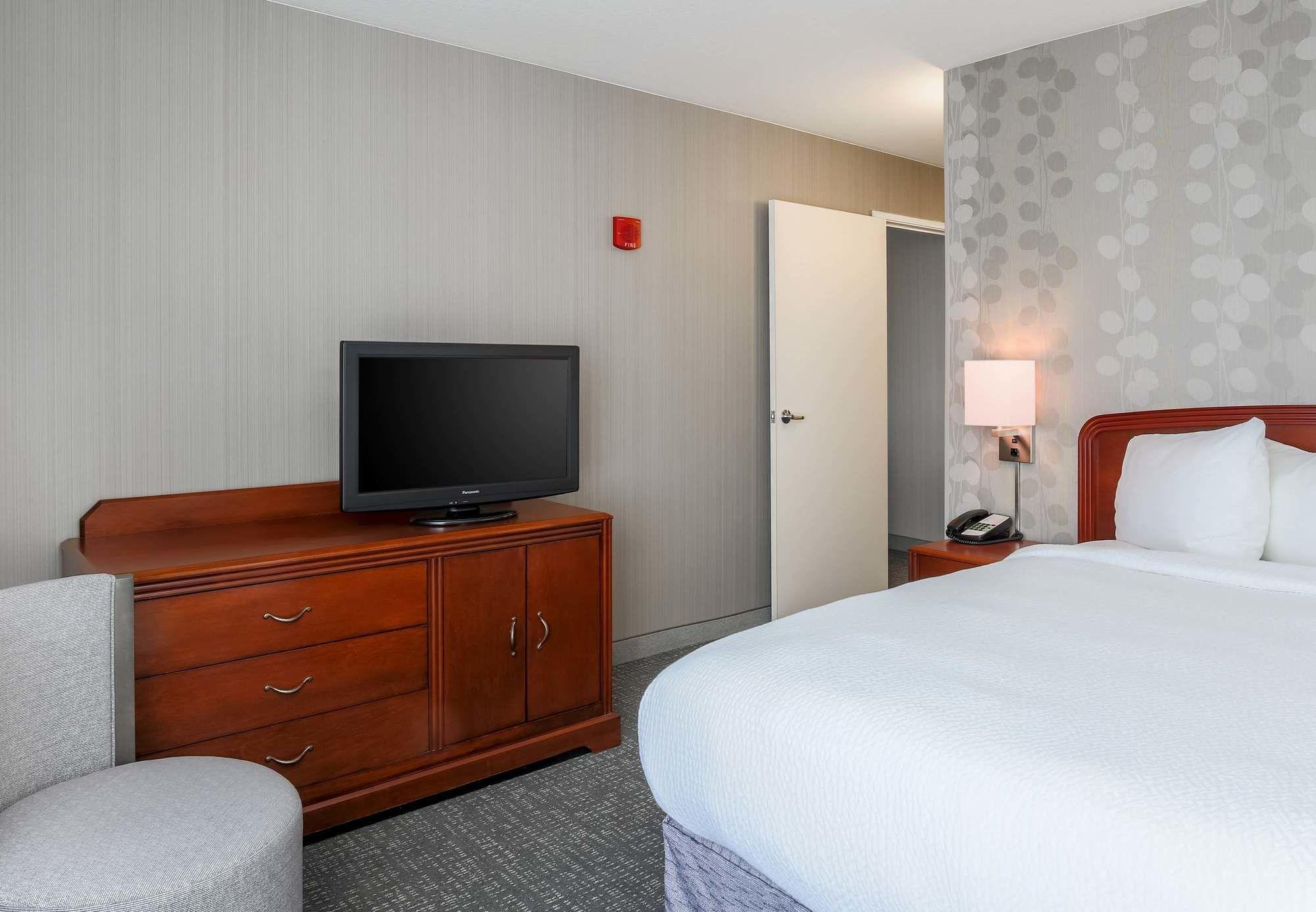 Courtyard By Marriott Roseville Galleria Mall/Creekside Ridge Drive Экстерьер фото