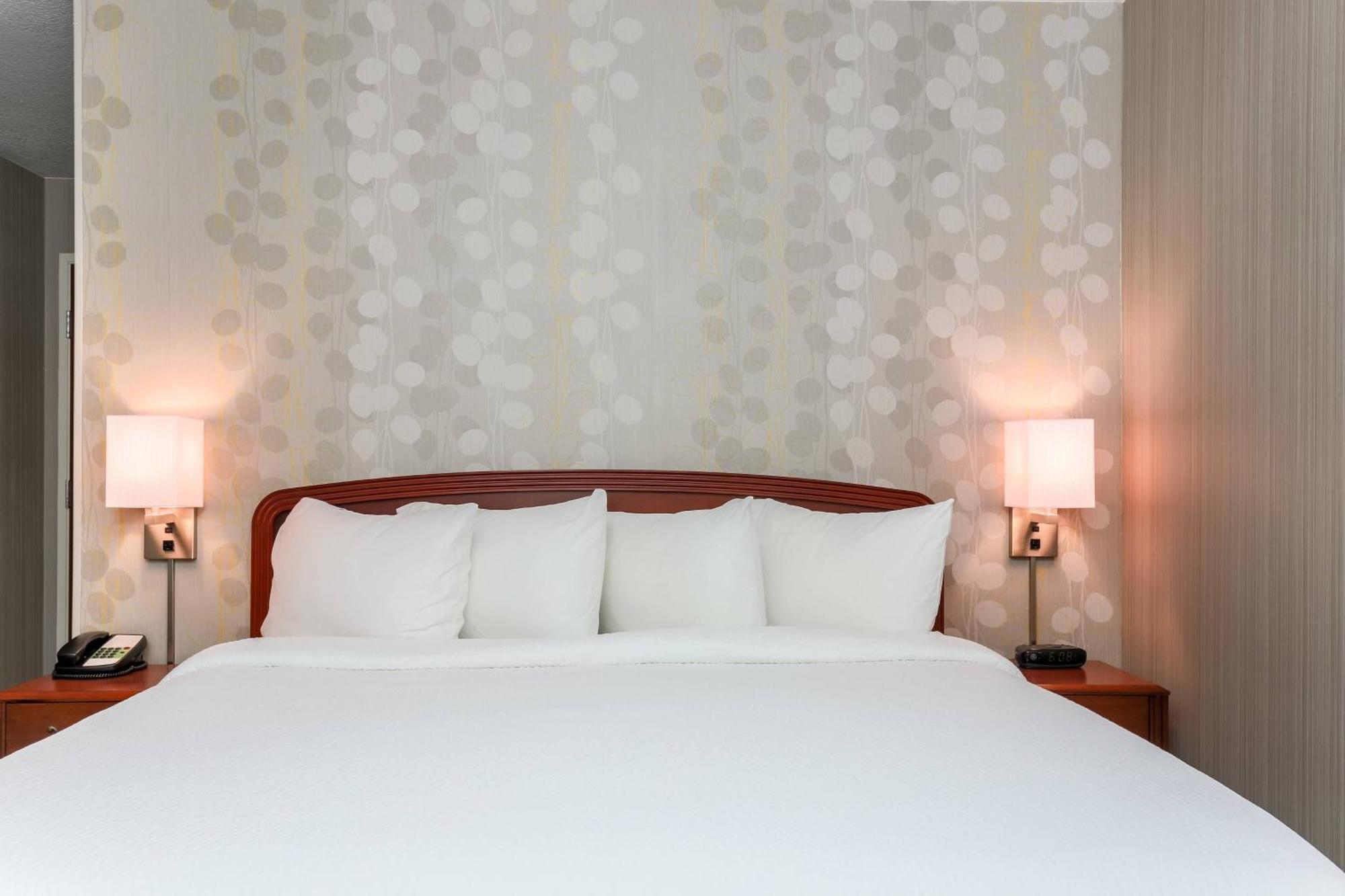 Courtyard By Marriott Roseville Galleria Mall/Creekside Ridge Drive Экстерьер фото