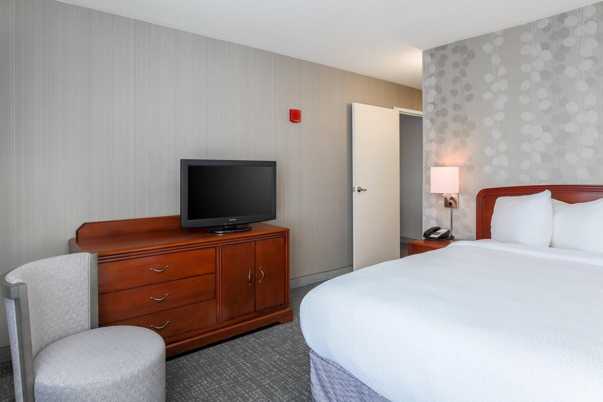 Courtyard By Marriott Roseville Galleria Mall/Creekside Ridge Drive Экстерьер фото