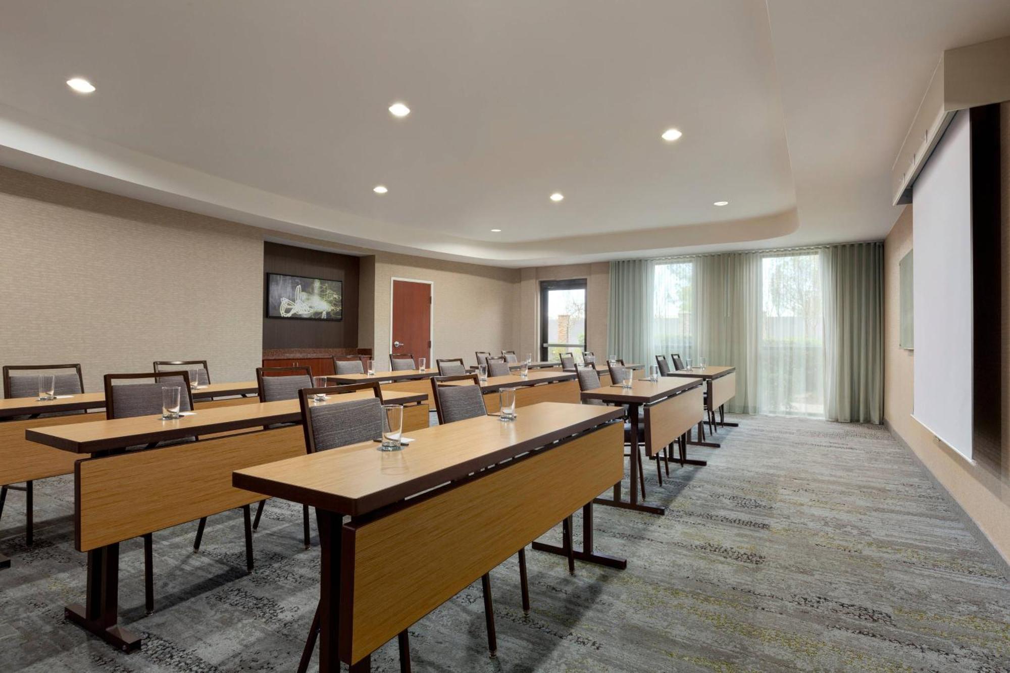 Courtyard By Marriott Roseville Galleria Mall/Creekside Ridge Drive Экстерьер фото