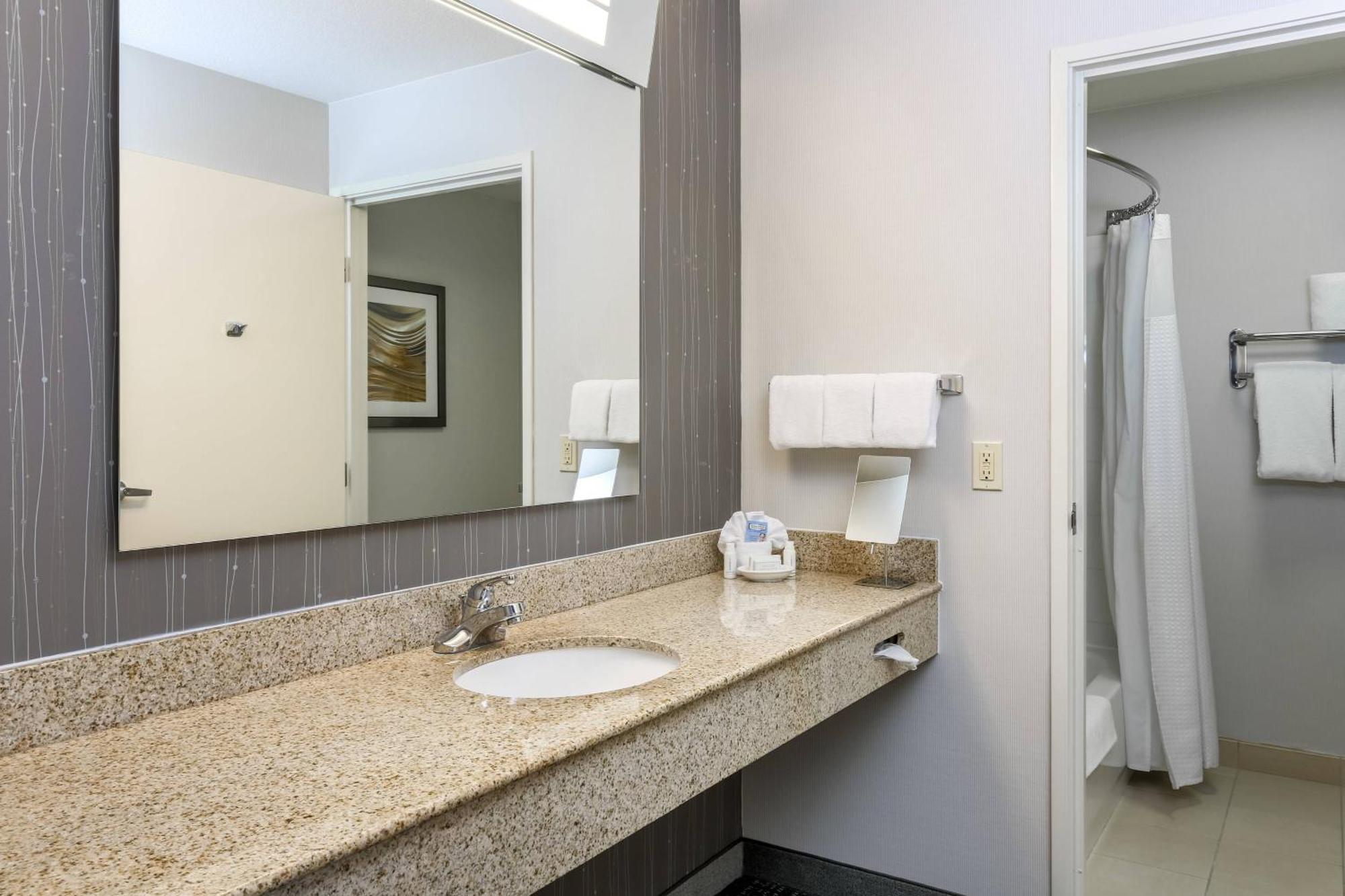 Courtyard By Marriott Roseville Galleria Mall/Creekside Ridge Drive Экстерьер фото