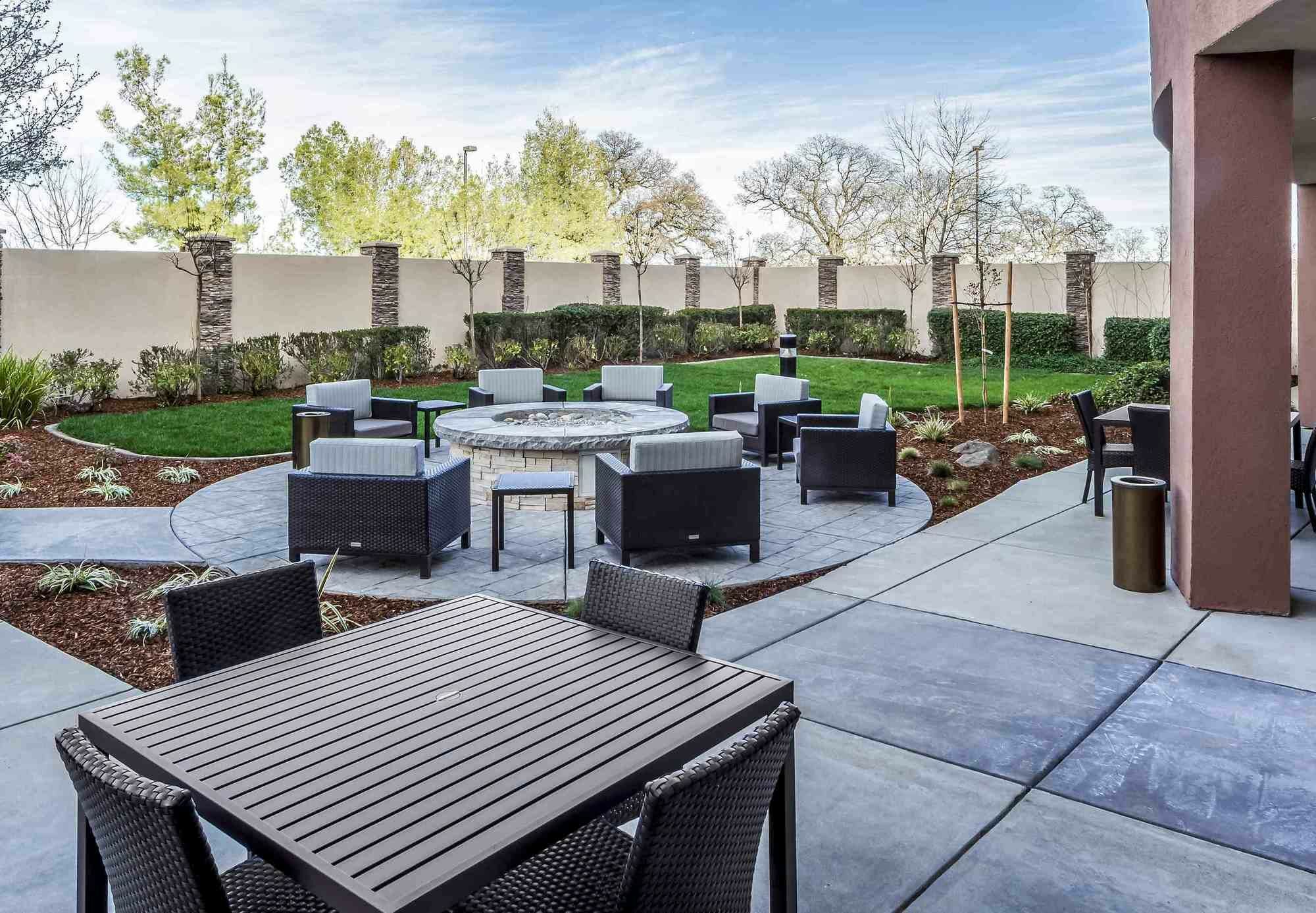 Courtyard By Marriott Roseville Galleria Mall/Creekside Ridge Drive Экстерьер фото